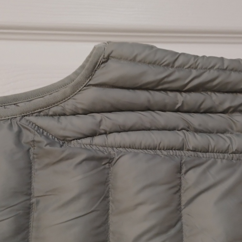 32 degrees, sz M, gray puffer vest, full zip with 2 pockets. - Picture 3 of 8